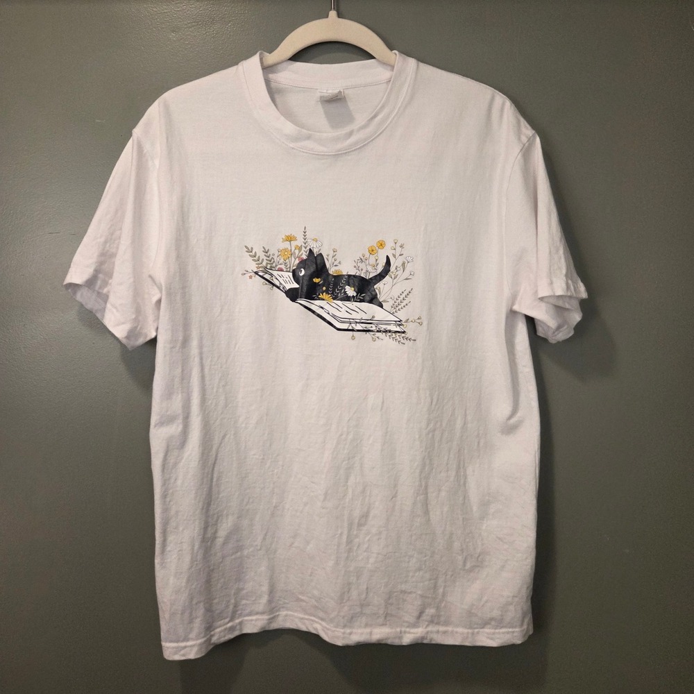 Black Cat on a Book Floral Print Graphic T-Shirt Size M 100% Cotton